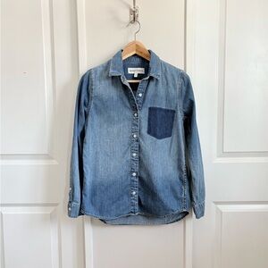 Aritzia Denim Forum Chambray Button-Up Shirt – Size Small